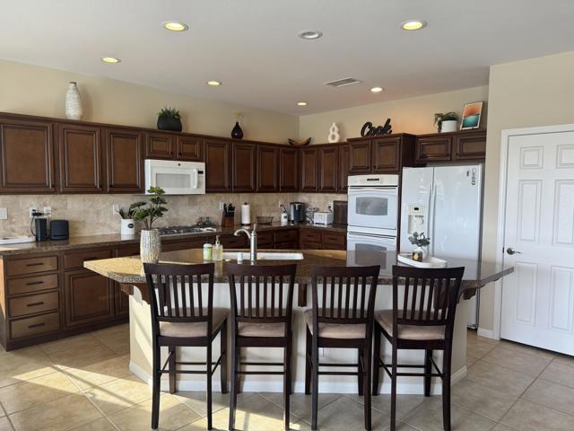 61722 Topaz Drive, La Quinta CA: https://media.crmls.org/mediaz/945e6dcb-0fa6-4d1c-b3d1-81ec8d90a922.jpg