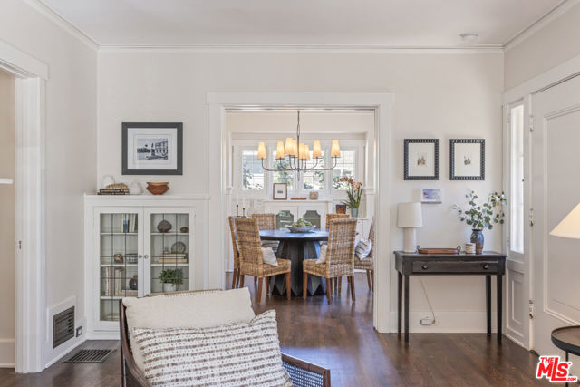 601 S Hudson Avenue, Pasadena CA: https://media.crmls.org/mediaz/945e7268-32bd-47e5-bcd0-fe331bd214e7.jpg