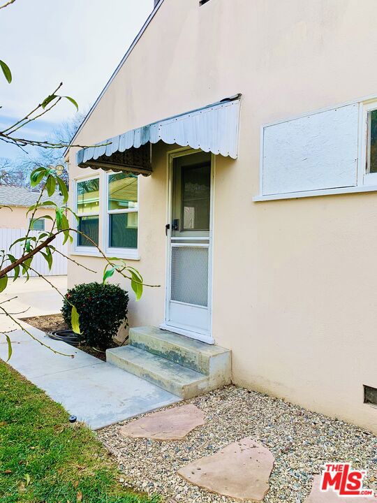 11559 Cumpston Street, North Hollywood CA: https://media.crmls.org/mediaz/945eb1f2-f142-443b-b34d-c329087eb146.jpg