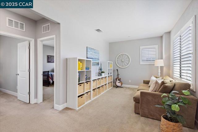 2097 Salice Way, Brentwood CA: https://media.crmls.org/mediaz/945eeacb-d864-4144-a9b6-583b2f25d68c.jpg