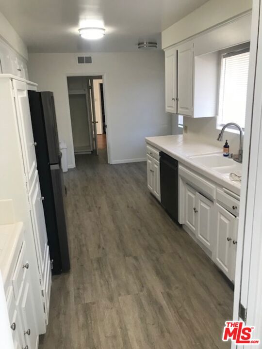 6970 Fernhill Drive, Malibu CA: https://media.crmls.org/mediaz/945f136e-cc93-4abc-8301-9a2e2ad81fab.jpg
