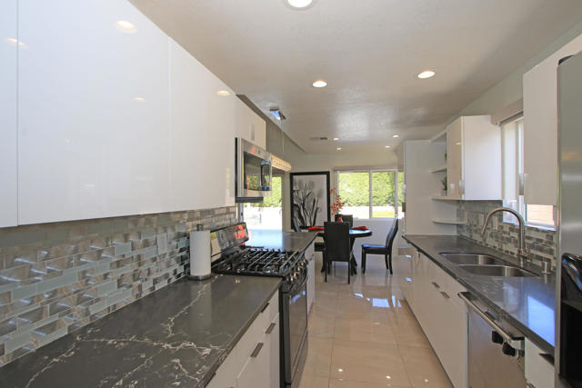 68330 Vega Road, Cathedral City CA: https://media.crmls.org/mediaz/945fd9d9-8e8c-4491-b97e-30151ae26446.jpg
