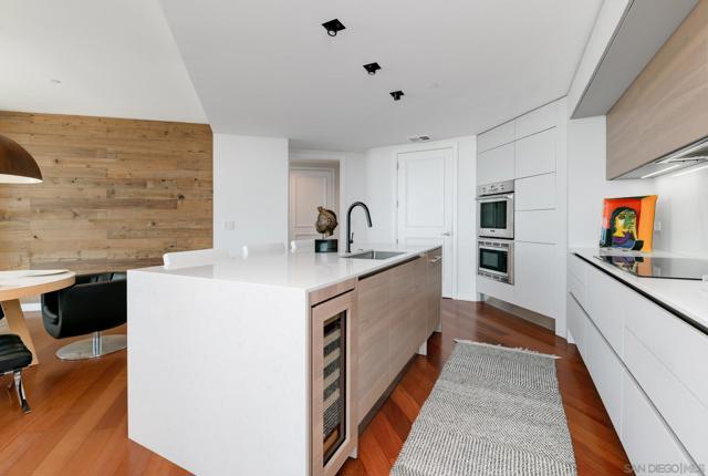 2500 6Th Ave, San Diego CA: https://media.crmls.org/mediaz/94602e32-8a65-4cf5-bf1b-b4aad162f795.jpg