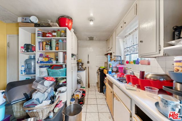 1114 S Kern Avenue, Los Angeles CA: https://media.crmls.org/mediaz/94603afb-31df-4f33-9d8b-c9b96106f576.jpg