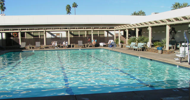 38525 Desert Greens E Drive, Palm Desert CA: https://media.crmls.org/mediaz/94609eae-6316-4ae2-8ed5-e44b8702e53e.jpg