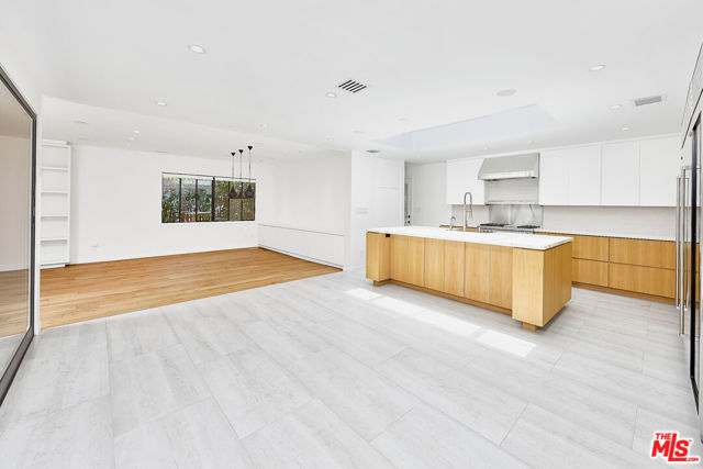 310 Beloit Avenue, Los Angeles CA: https://media.crmls.org/mediaz/94610530-7534-41b0-b07c-e636b76b7f70.jpg