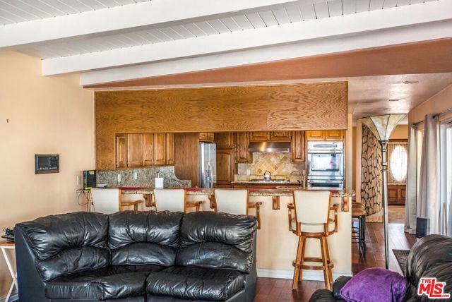 4272 Don Carlos Drive, Los Angeles CA: https://media.crmls.org/mediaz/946115f1-c5c4-40b9-8412-b72abe7ec364.jpg