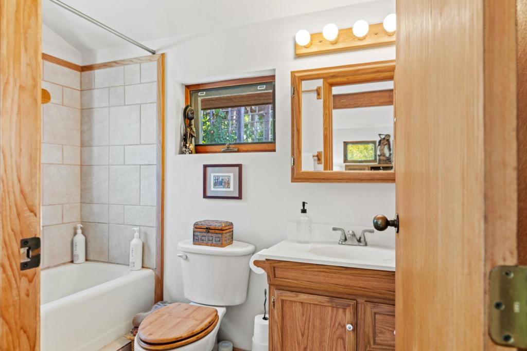 9461D7F5 933C 4162 9742 1B3019683Fe7 994 Laurel Grove Drive, Soquel, Ca 95073 &Lt;Span Style='BackgroundColor:transparent;Padding:0Px;'&Gt; &Lt;Small&Gt; &Lt;I&Gt; &Lt;/I&Gt; &Lt;/Small&Gt;&Lt;/Span&Gt;