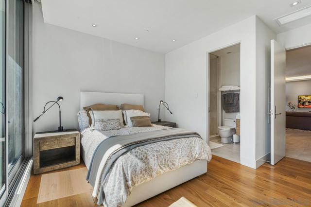 1020 Prospect St, La Jolla CA: https://media.crmls.org/mediaz/9462baba-4184-4243-b18b-d74f6d5cb244.jpg