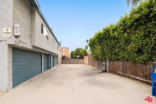 13901 Burbank Boulevard, Van Nuys, California 91401, ,Multi-Family,For Sale,Burbank,24397559