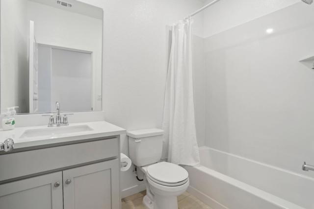 7200 Robins Cove Drive, Stockton CA: https://media.crmls.org/mediaz/94630f60-9b1b-4456-99a7-495008836038.jpg