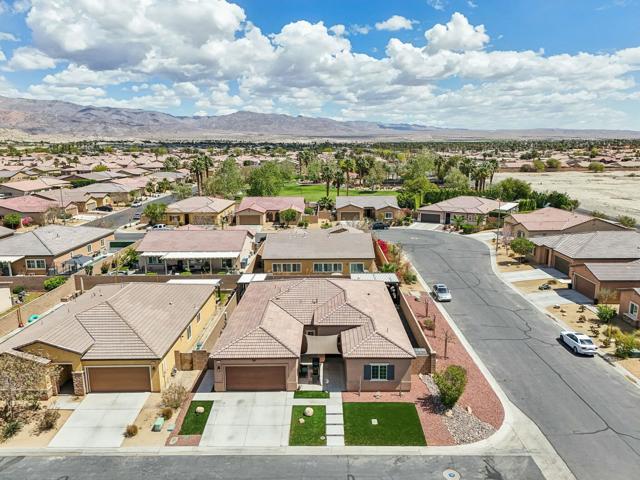 42912 Gazapo Court, Indio CA: https://media.crmls.org/mediaz/946328b2-3a14-433f-93f9-7e239adae966.jpg