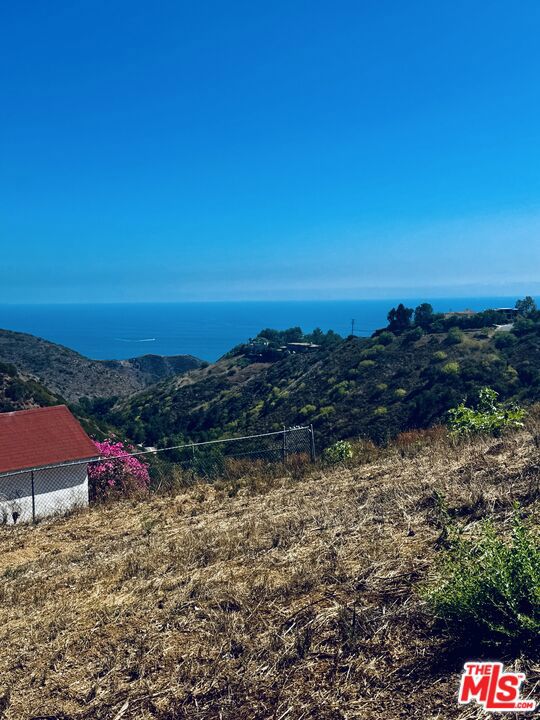 0 Vista Place, Malibu CA: https://media.crmls.org/mediaz/94633493-c939-4406-a56b-f70512758dab.jpg