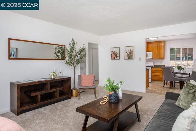 4192 Valley Ave, Martinez CA: https://media.crmls.org/mediaz/946360bb-7295-4939-a2a7-e31137f8e1ae.jpg