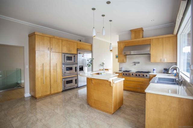 7648 Caminito Coromandel, La Jolla CA: https://media.crmls.org/mediaz/9463816e-6cea-456d-8616-93fc52c40969.jpg