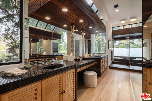 720 Brooktree Road, Los Angeles CA: https://media.crmls.org/mediaz/94639de2-7f22-4560-a562-7a29343e38c0.jpg