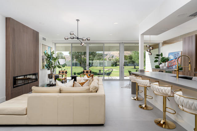 172 Desert Lakes Drive, Palm Springs CA: https://media.crmls.org/mediaz/9463badf-0623-4a61-a9bf-30c373a142d4.jpg