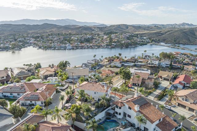 22633 Inspiration Pt, Canyon Lake CA: https://media.crmls.org/mediaz/94644c0d-7f29-4c15-ba52-960dc7265dc7.jpg