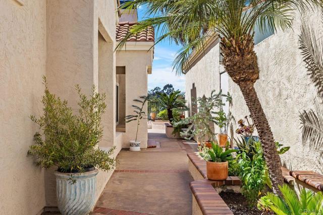 1265 Camino Lorado, San Marcos CA: https://media.crmls.org/mediaz/94648274-ae3c-44e0-8ddd-a615035f13f9.jpg