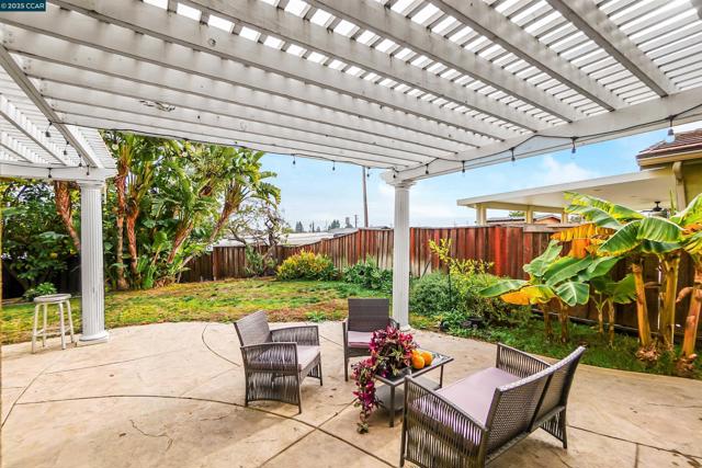 115 Montevino Ct, Oakley CA: https://media.crmls.org/mediaz/9464a643-3ce0-484a-b0d3-4ca1f7aea9a1.jpg