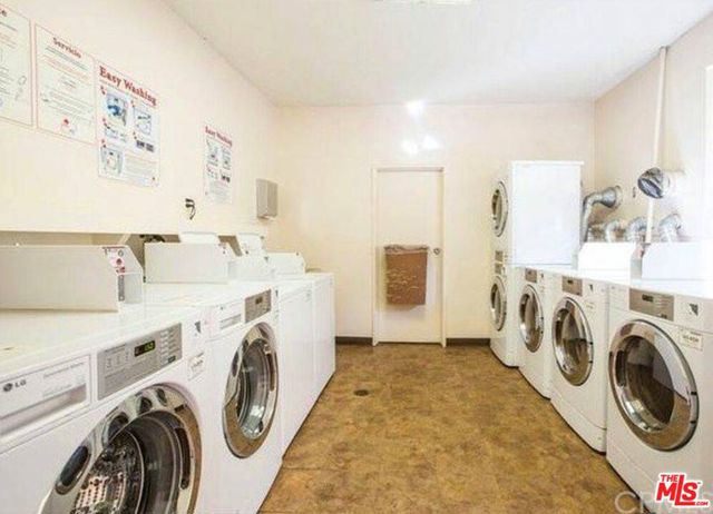 5400 Newcastle Avenue, Encino CA: https://media.crmls.org/mediaz/9464d839-e682-4e2a-9ee5-ed9b1502b506.jpg