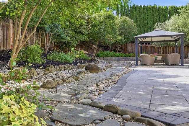 11593 Ladera Ct, Dublin CA: https://media.crmls.org/mediaz/94652b72-d06c-4a8f-839c-148f8b1472c8.jpg