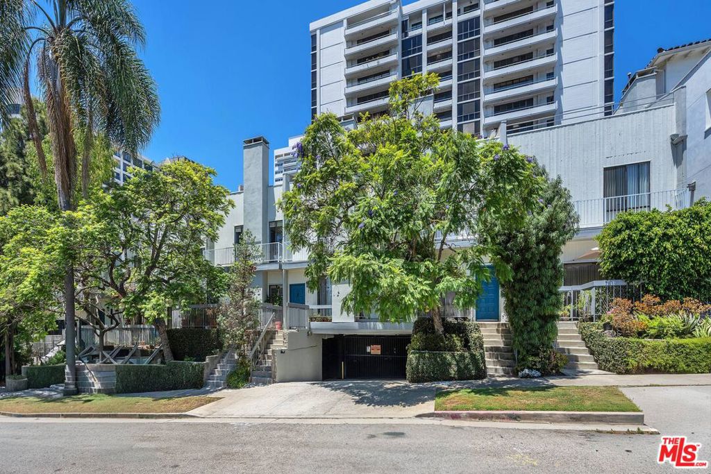 1220 Manning Avenue #3