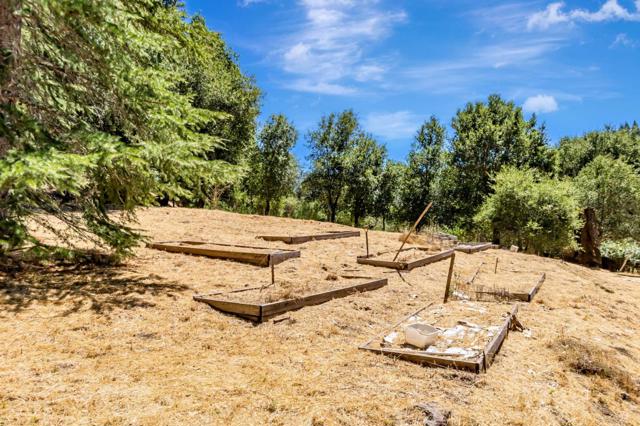 17900 China Grade Road, Boulder Creek CA: https://media.crmls.org/mediaz/9466a175-6f67-4910-91eb-9b6ee0f6d21c.jpg