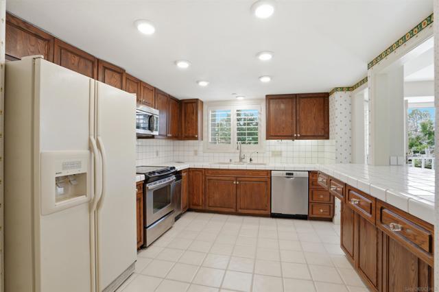 Image 16 of 46 For 1099 1 Street 223