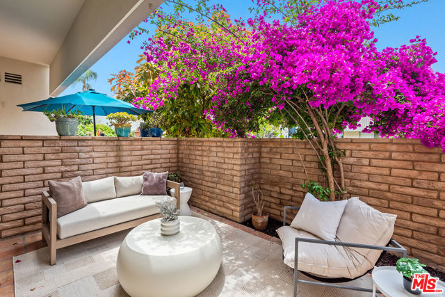 4715 La Villa Marina, Marina del Rey CA: https://media.crmls.org/mediaz/9466f3c9-36d9-4f6e-b239-17e0eaf20090.jpg