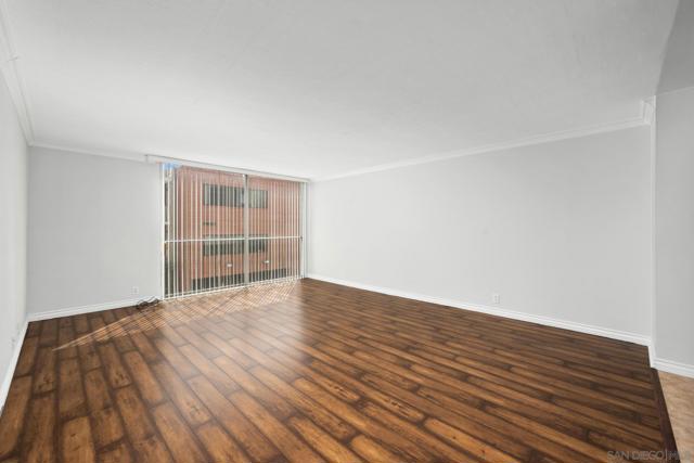7811 Eads Ave, La Jolla CA: https://media.crmls.org/mediaz/94677a0a-aa72-40ab-8704-7b00e4a0ca34.jpg