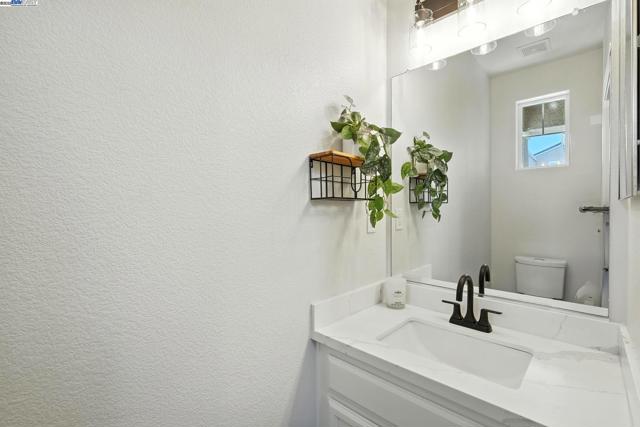 2501 Aimonetti ave, Sacramento CA: https://media.crmls.org/mediaz/9467d764-3377-4cb2-bb45-369e2d777bce.jpg