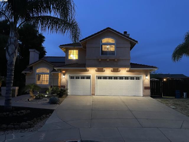 639 Eaker Ct, Antioch CA: https://media.crmls.org/mediaz/94680362-6f6b-49c7-a51b-03abf56d289e.jpg