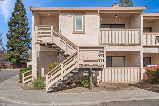 129 Ray St, Pleasanton CA: https://media.crmls.org/mediaz/9468ba02-b934-44e1-ab97-6a96ab619468.jpg