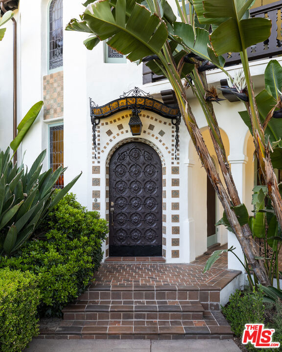 205 S Lomita Avenue, Ojai CA: https://media.crmls.org/mediaz/94691a0e-7ca0-48a7-8b4a-ff8e86802990.jpg