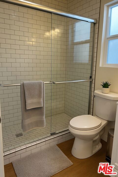 636 3/4 E 87th Street, Los Angeles CA: https://media.crmls.org/mediaz/946971b6-1c4f-449b-96d6-86aae80c5959.jpg