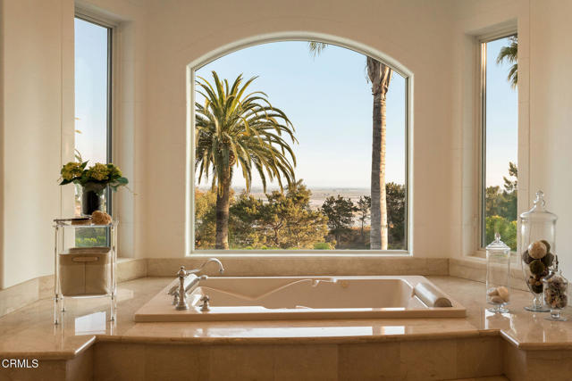 1069 Corte Barroso, Camarillo CA: https://media.crmls.org/mediaz/9469737e-5311-49f4-bb3f-1fe94cec80d6.jpg