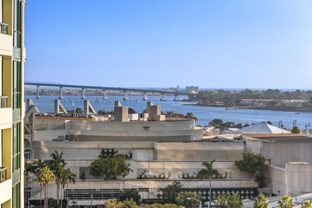 MLS #250043476SD image #32