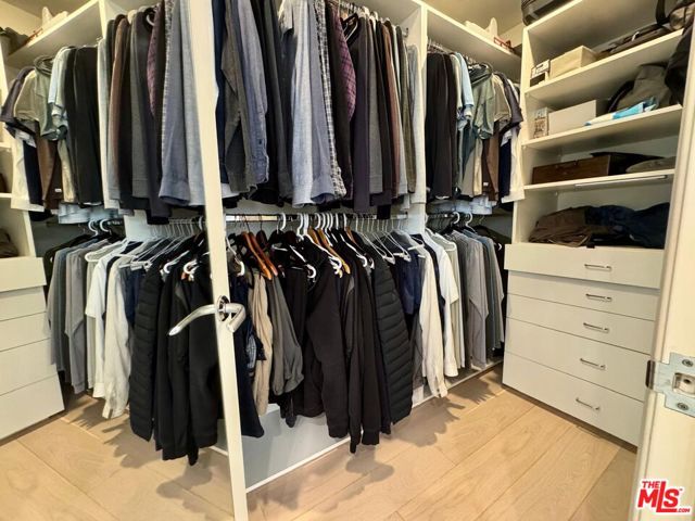 328 15th Street, Santa Monica CA: https://media.crmls.org/mediaz/9469ab90-4eaa-42d0-82e4-2d8211503544.jpg