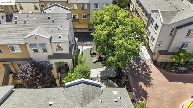 8892 Bellina Commons, Dublin CA: https://media.crmls.org/mediaz/9469fcc2-d31c-48fe-ad68-4e144bcd862c.jpg
