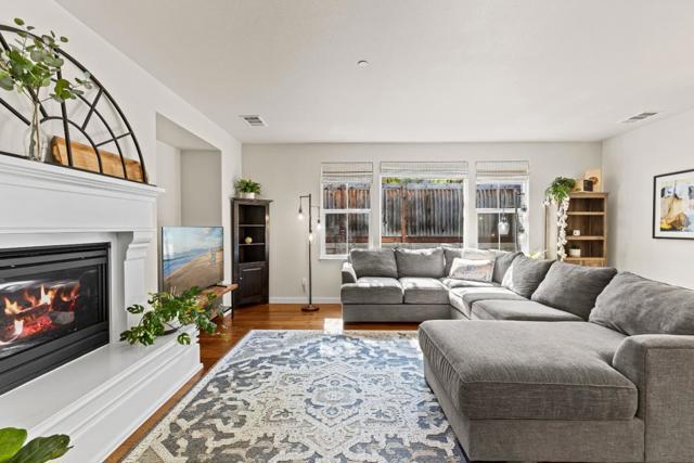 2846 Roundstone Drive, Gilroy CA: https://media.crmls.org/mediaz/946a0b38-d326-42d6-8fc2-32f099bded40.jpg