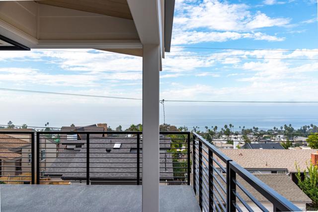 2262 Cambridge Ave, Cardiff by the Sea CA: https://media.crmls.org/mediaz/946a0de1-c2f6-42e8-8069-718a6837b0cc.jpg