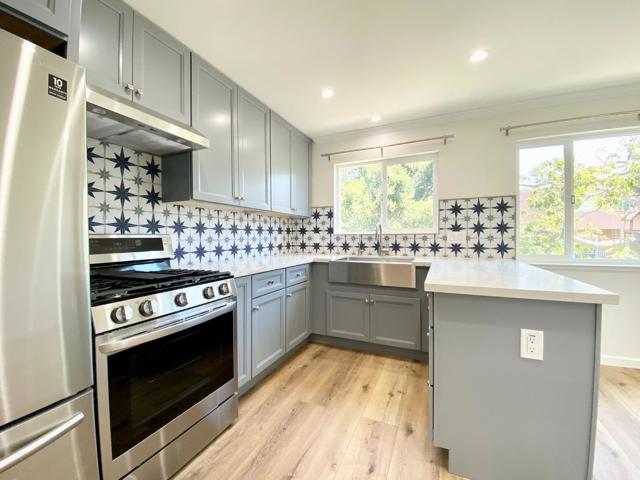 1076 Grand Avenue, South San Francisco CA: https://media.crmls.org/mediaz/946a8923-14aa-45c4-a290-d9556430d622.jpg