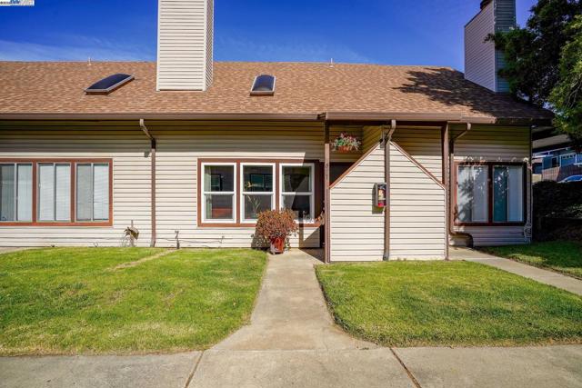 627 Military E St, Benicia CA: https://media.crmls.org/mediaz/946aa1f3-d4ec-48ec-bcc7-12a1af8e9df2.jpg