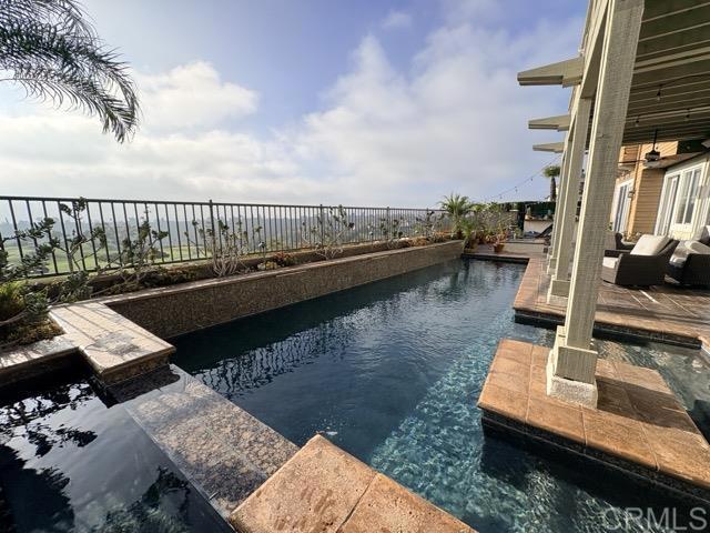 1375 Ravean Court, Encinitas CA: https://media.crmls.org/mediaz/946ab558-de7c-4510-aeba-983d8241be01.jpg