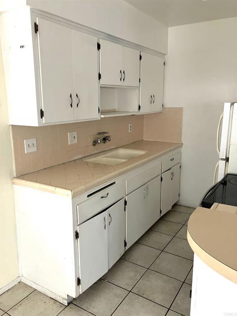 Detail Gallery Image 13 of 20 For 3877 Menlo Ave, San Diego,  CA 92105 - – Beds | – Baths