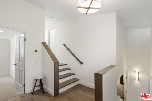 1305 Duende Lane, Pacific Palisades CA: https://media.crmls.org/mediaz/946bdb0e-ad1c-41af-bc34-ad13fa673317.jpg