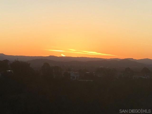 6645 Caminito Scioto, La Jolla CA: https://media.crmls.org/mediaz/946c07c2-9304-4be9-a484-3c8a5dfd14cd.jpg