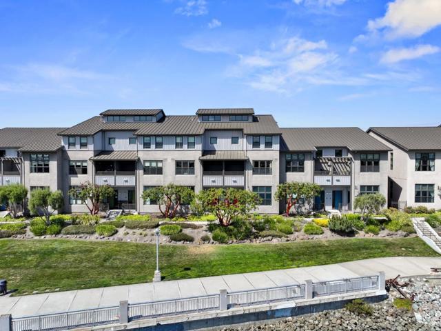 2853 Regatta Drive, Oakland CA: https://media.crmls.org/mediaz/946c1256-869d-418f-a977-4f3be05a7571.jpg