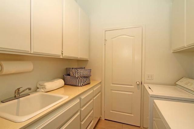 65 La Costa Drive, Rancho Mirage CA: https://media.crmls.org/mediaz/946c234e-c7e6-4c4a-96f9-116c1932c729.jpg